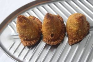 Vege Samosas (2pcs)