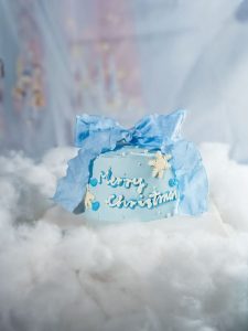 winter blue gift cake – individual size