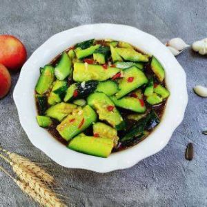 Cucumber Salad with Garlic Sauce 哈市拍黄瓜
